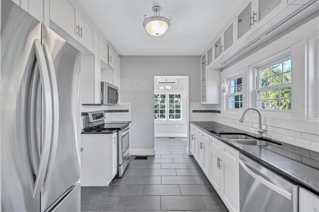 120 Park Street N, Saint Petersburg, FL 33710 Photo