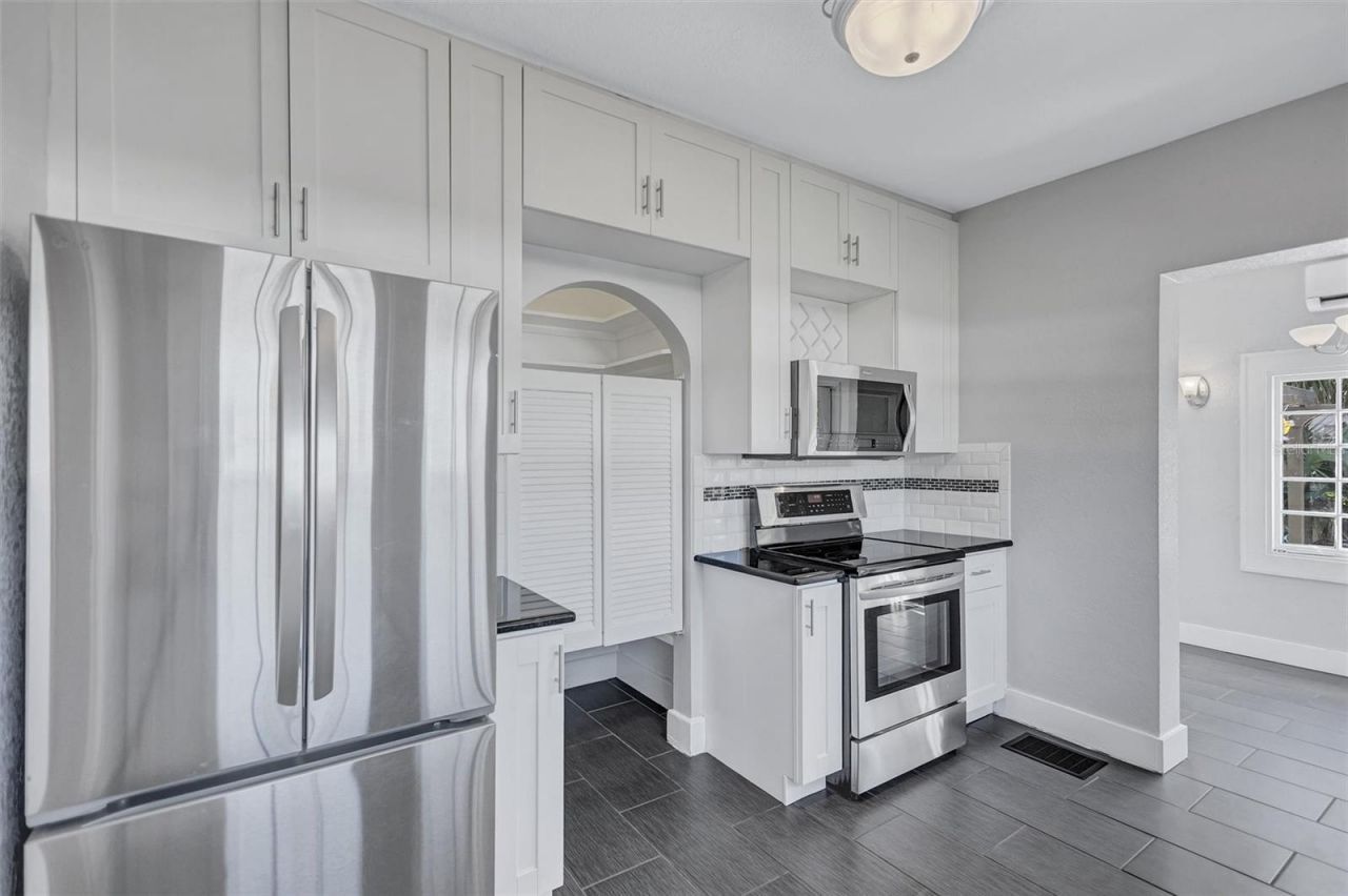 120 Park Street N, Saint Petersburg, FL 33710 Photo