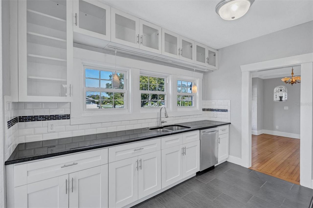 120 Park Street N, Saint Petersburg, FL 33710 Photo