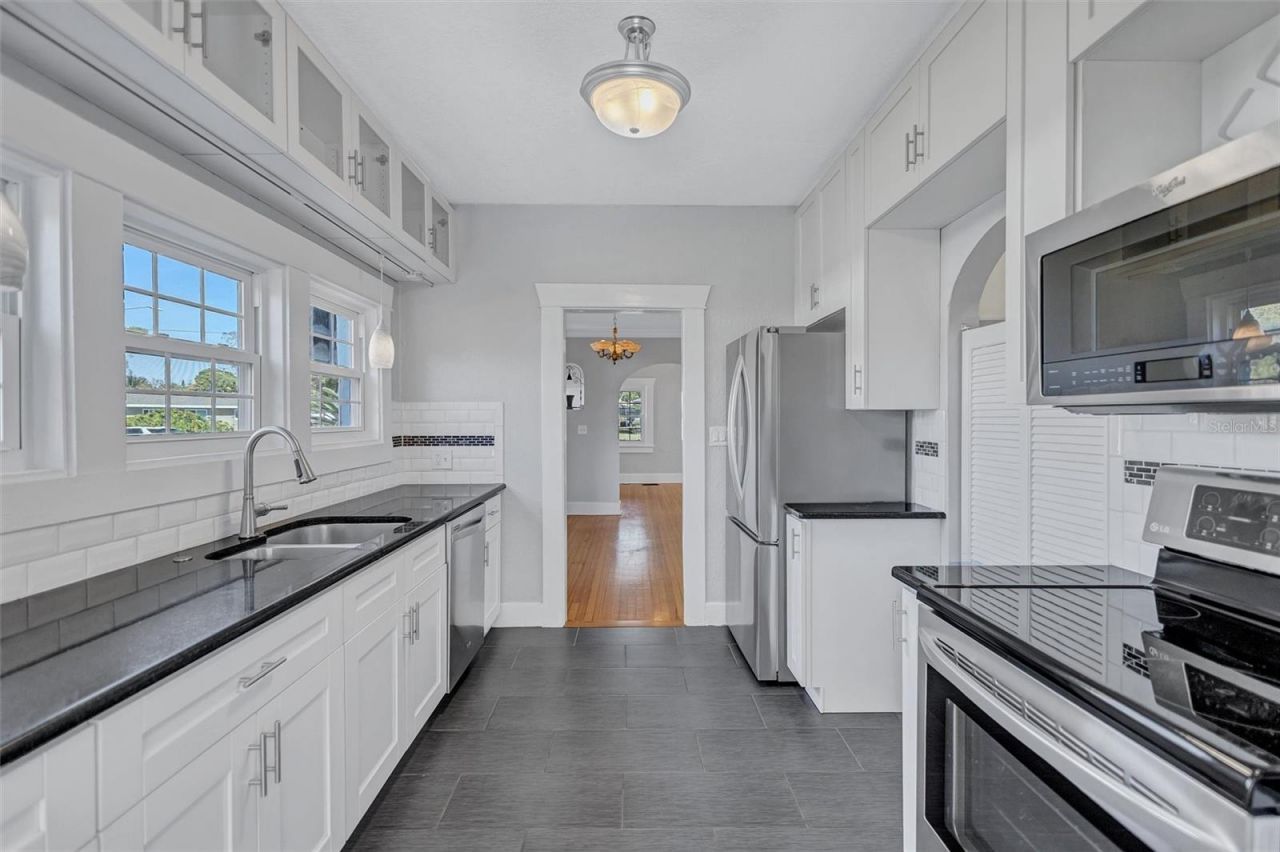 120 Park Street N, Saint Petersburg, FL 33710 Photo