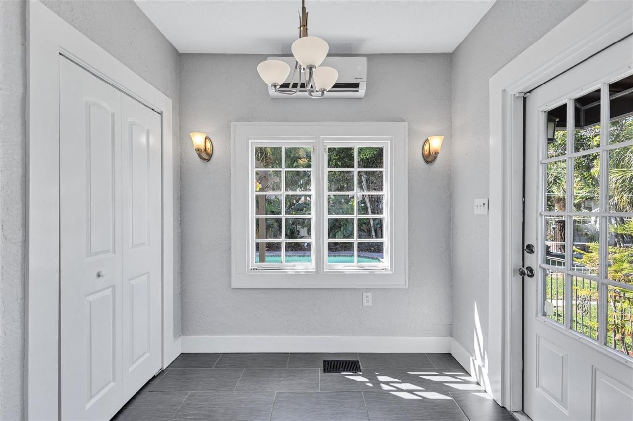 120 Park Street N, Saint Petersburg, FL 33710 Photo