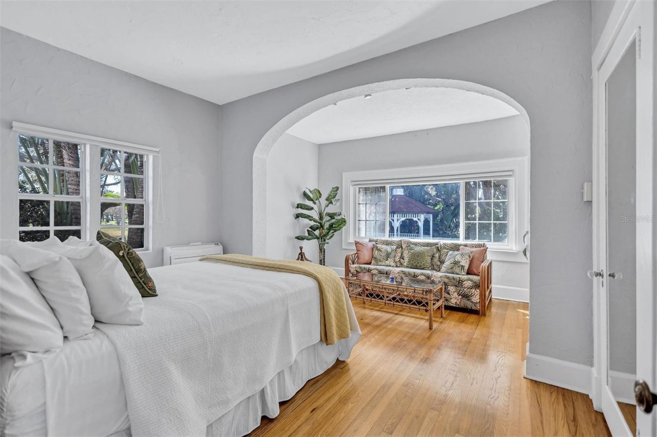 120 Park Street N, Saint Petersburg, FL 33710 Photo