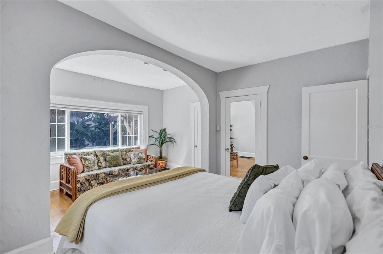 120 Park Street N, Saint Petersburg, FL 33710 Photo