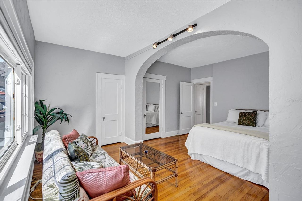 120 Park Street N, Saint Petersburg, FL 33710 Photo