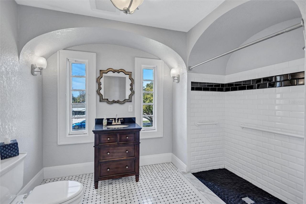 120 Park Street N, Saint Petersburg, FL 33710 Photo