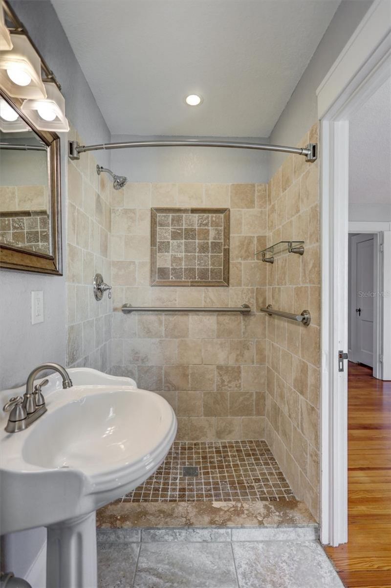 120 Park Street N, Saint Petersburg, FL 33710 Photo