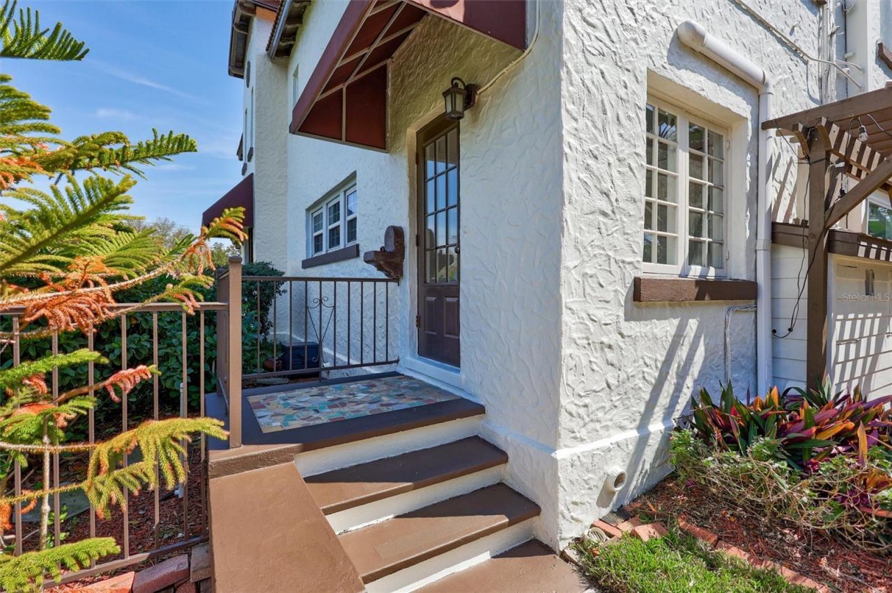 120 Park Street N, Saint Petersburg, FL 33710 Photo