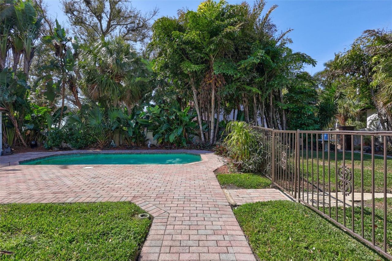 120 Park Street N, Saint Petersburg, FL 33710 Photo