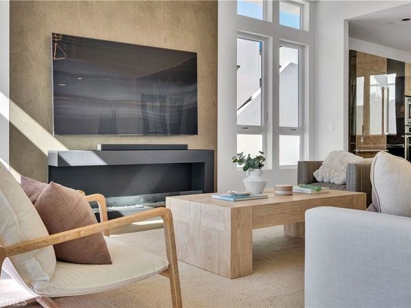 719 1st Place, Hermosa Beach, CA 90254