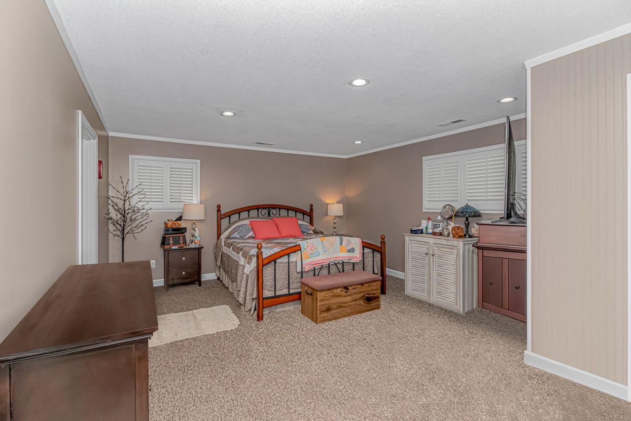 2104 Adams Circle  Photo 13