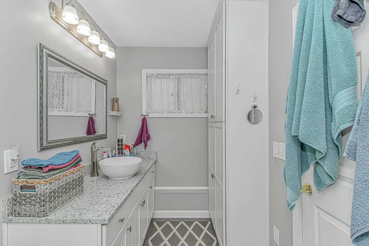 2104 Adams Circle  Photo 15