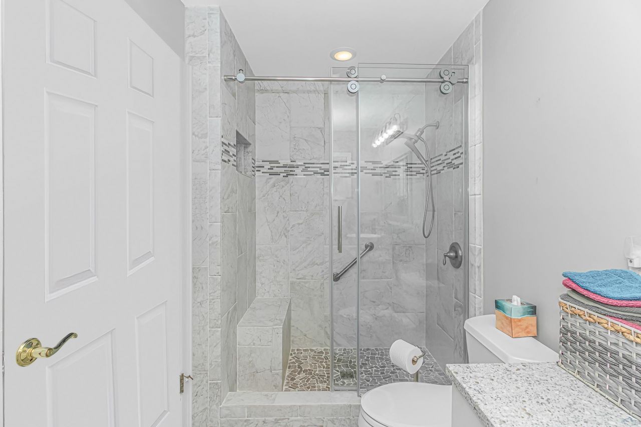 2104 Adams Circle  Photo 16