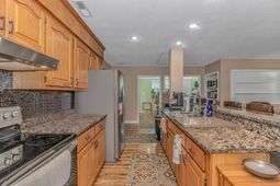 2104 Adams Circle  photo 4