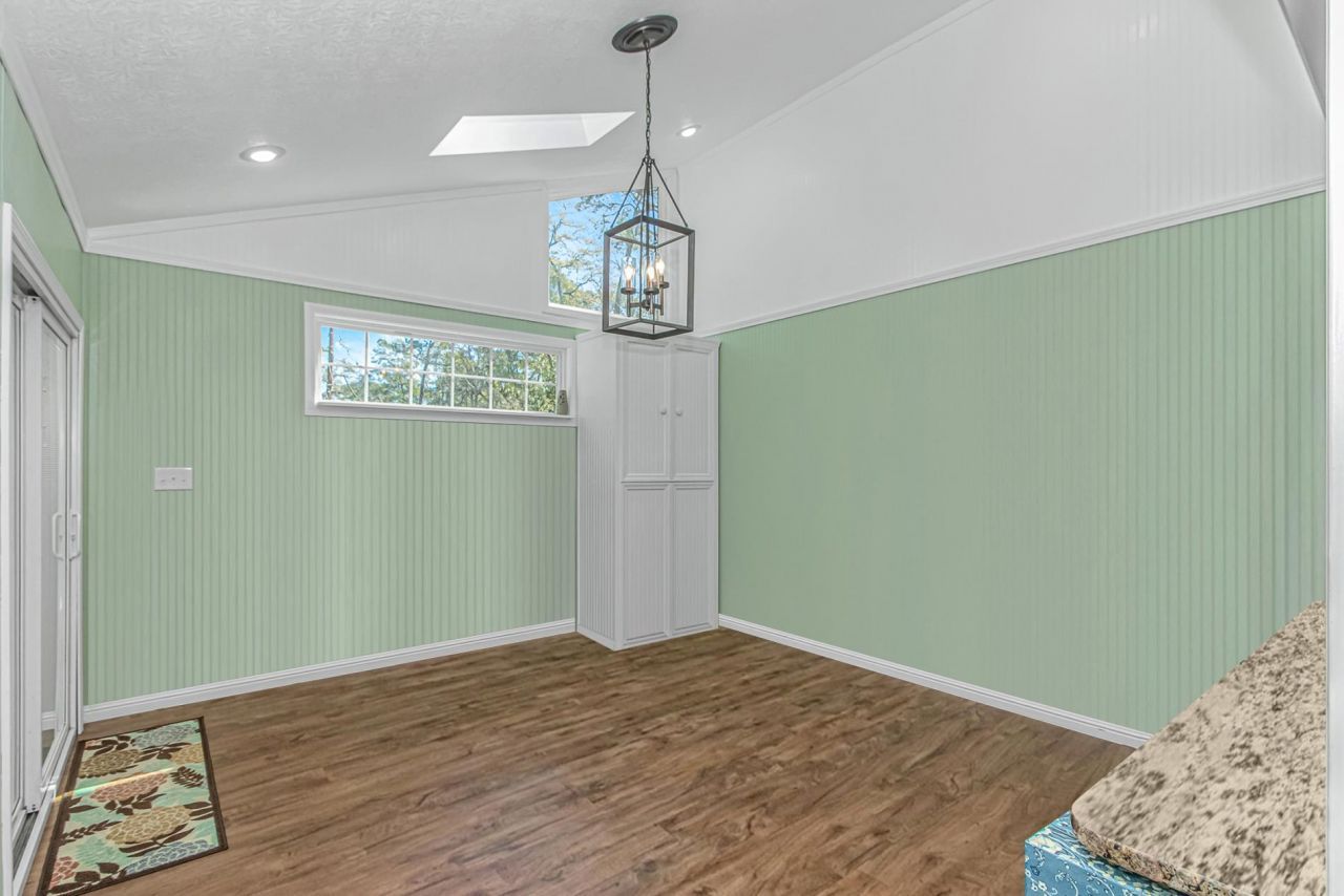 2104 Adams Circle  Photo 7