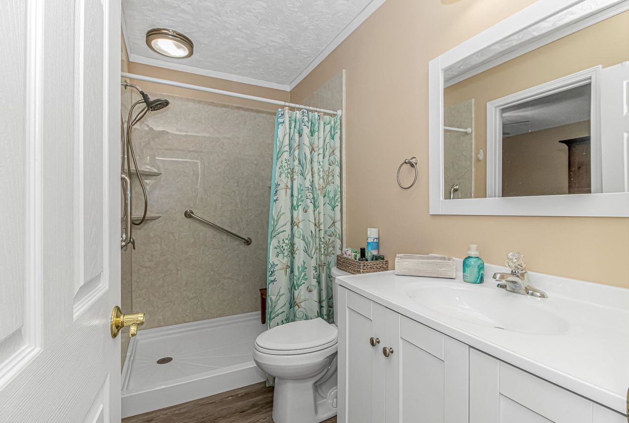 2104 Adams Circle  Photo 9