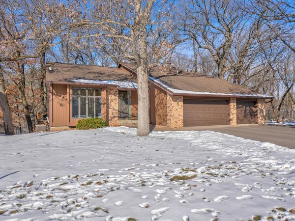 214 Woodridge Drive, Vadnais Heights, MN 55127