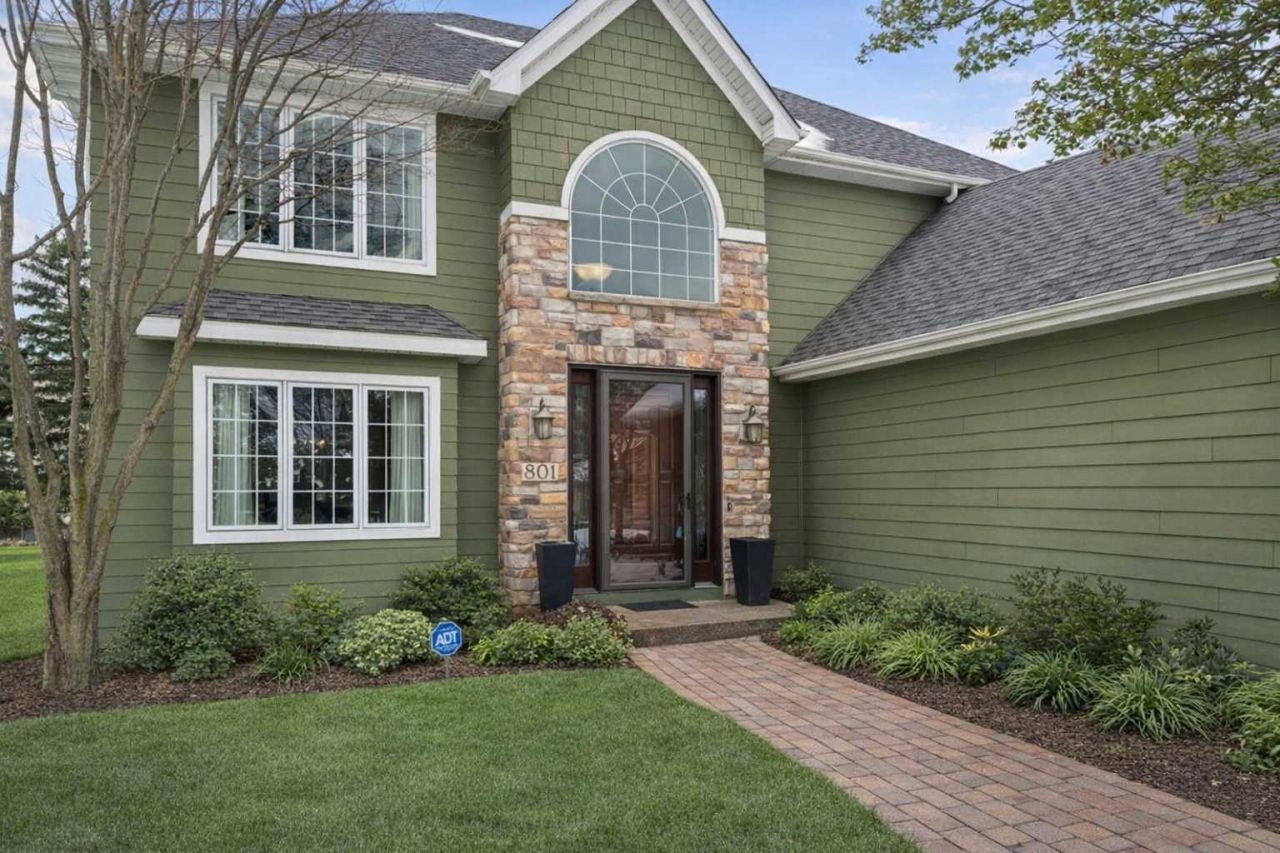 801 Interlaken, Victoria, MN 55386