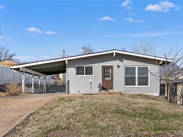 313 Saint Lawrence Drive , Ballwin, MO 63021