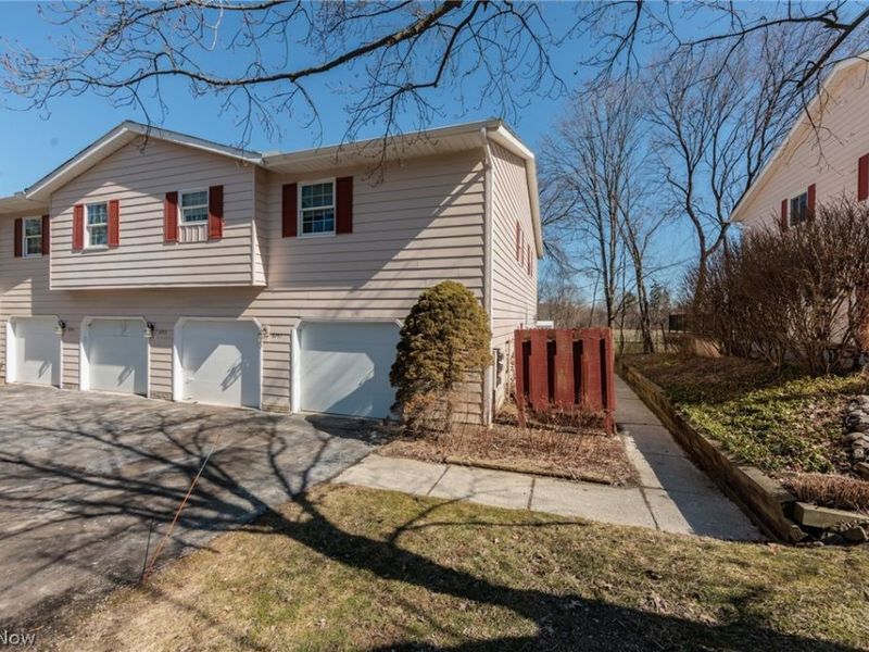 8747 Fox Rest Drive, Brecksville, OH 44141 Photo 2