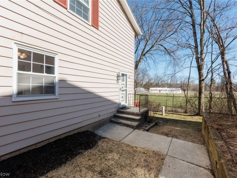 8747 Fox Rest Drive, Brecksville, OH 44141 Photo 3