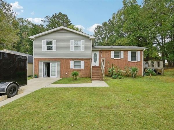 125 Meadowview Circle , Tyrone, GA 30290