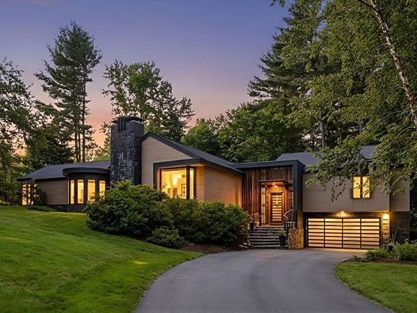 719 Wellesley St, Weston, MA 02493