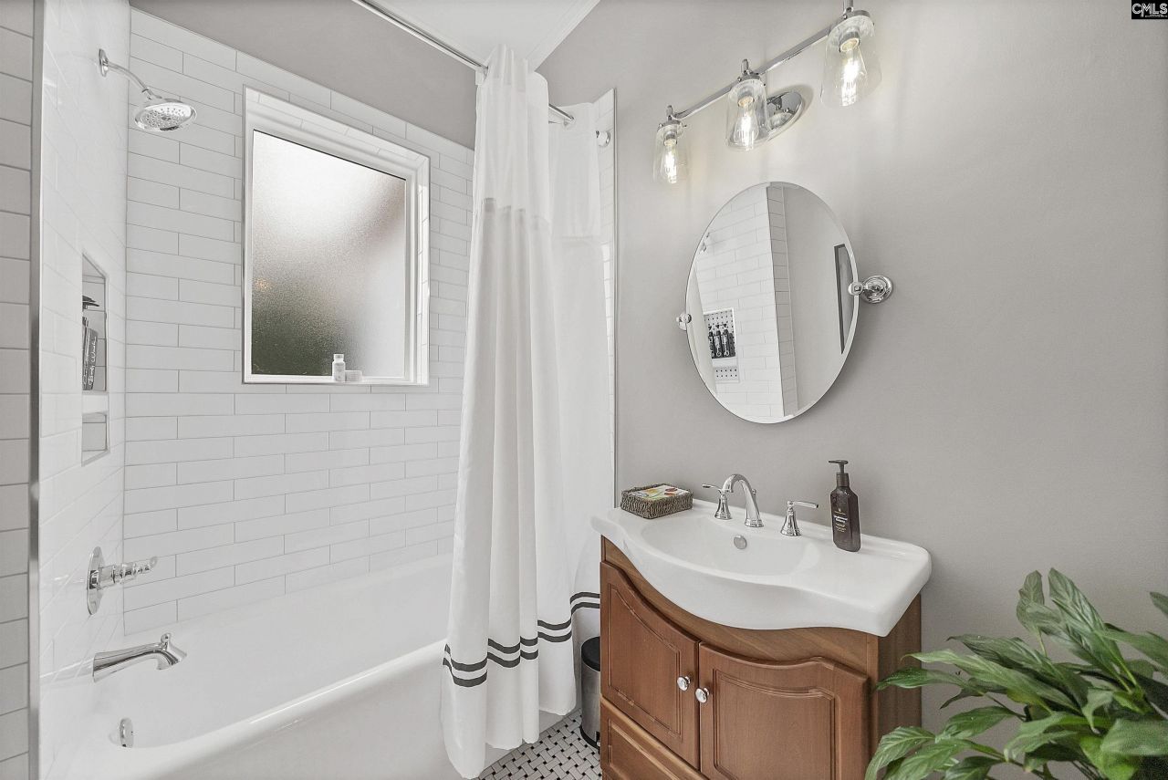 1312 Daly Street  Photo 33