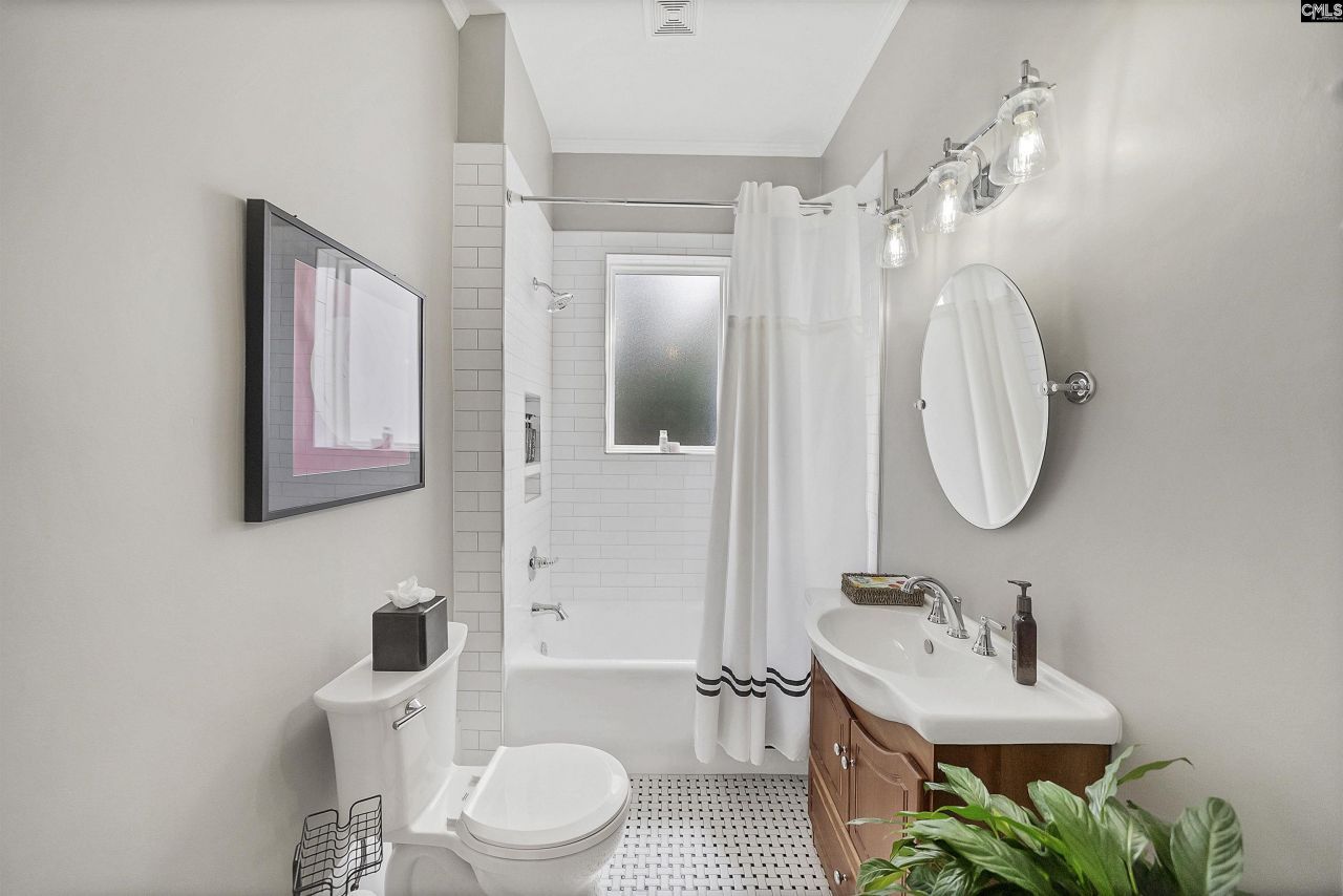 1312 Daly Street  Photo 35