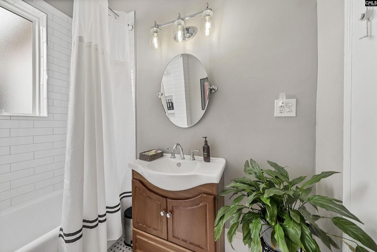 1312 Daly Street  Photo 36