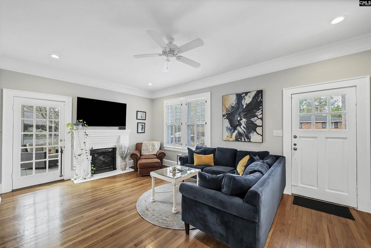 1312 Daly Street  Photo 9