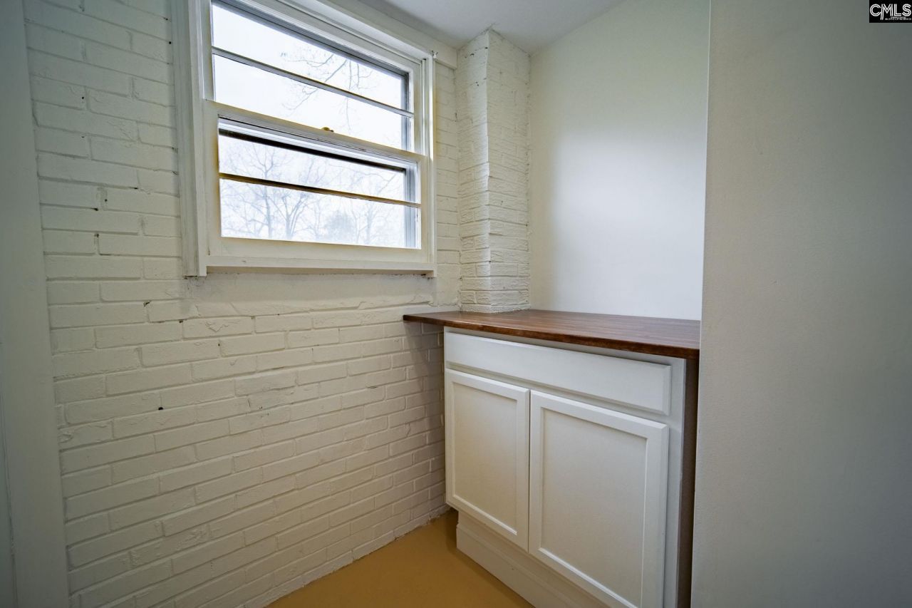 979 Airport Boulevard  Photo 12