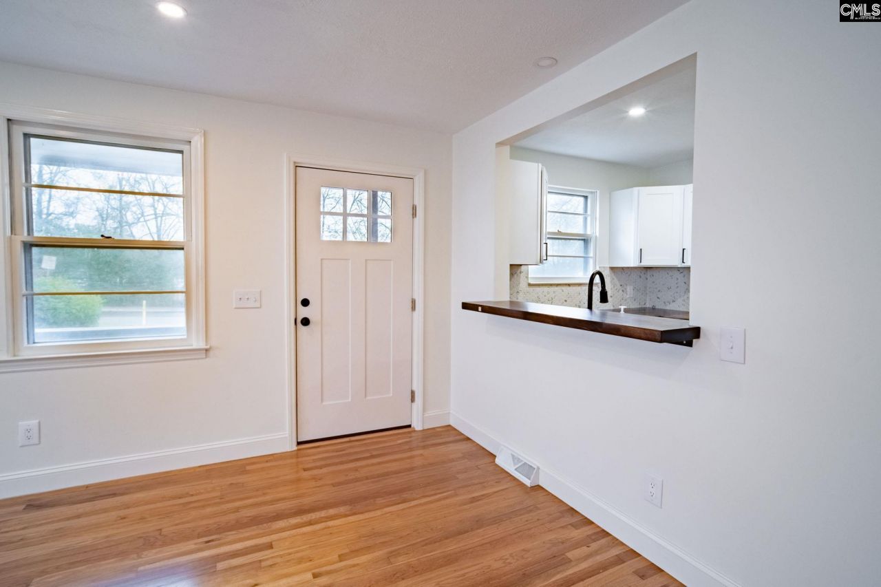 979 Airport Boulevard  Photo 7