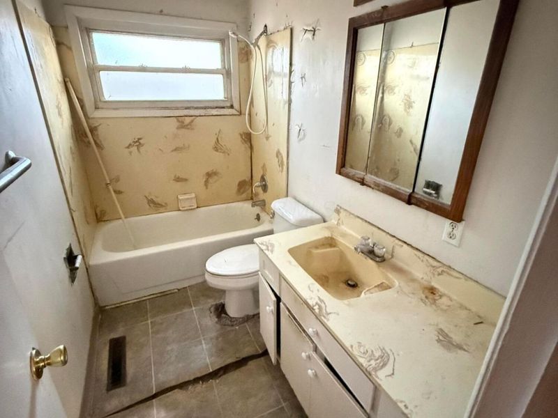 2271 Century Drive , Columbus, OH 43211 Photo 6