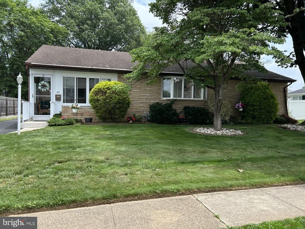 20 Coral Drive, Hamilton, NJ 08619 Main Photo