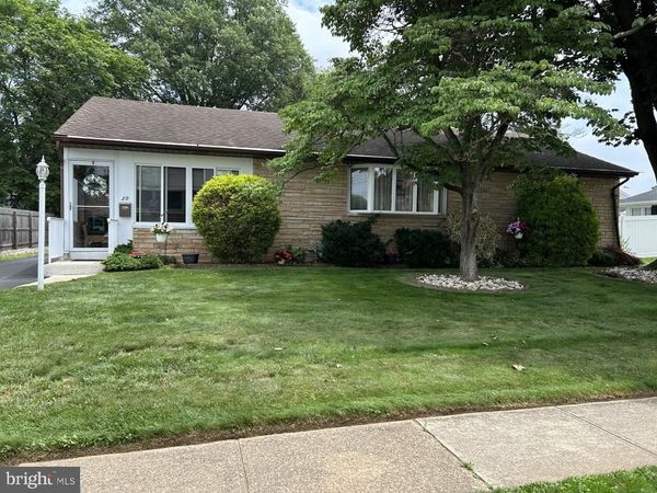 20 CORAL DRIVE, HAMILTON, NJ 08619