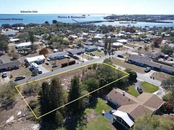 000 Victoria Drive, Micco, FL 32976