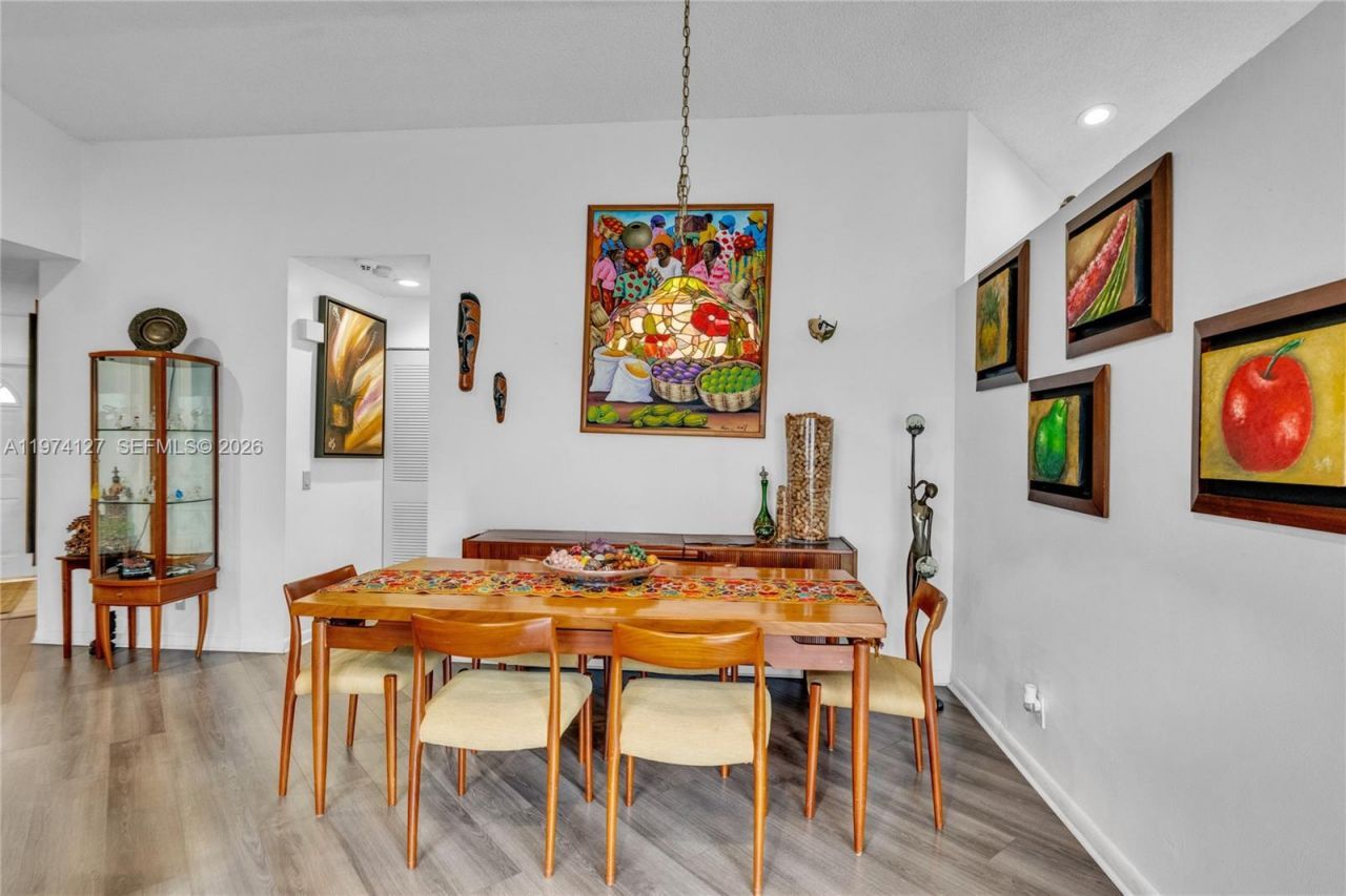 1361 Seagrape Cir , Weston, FL 33326 Photo