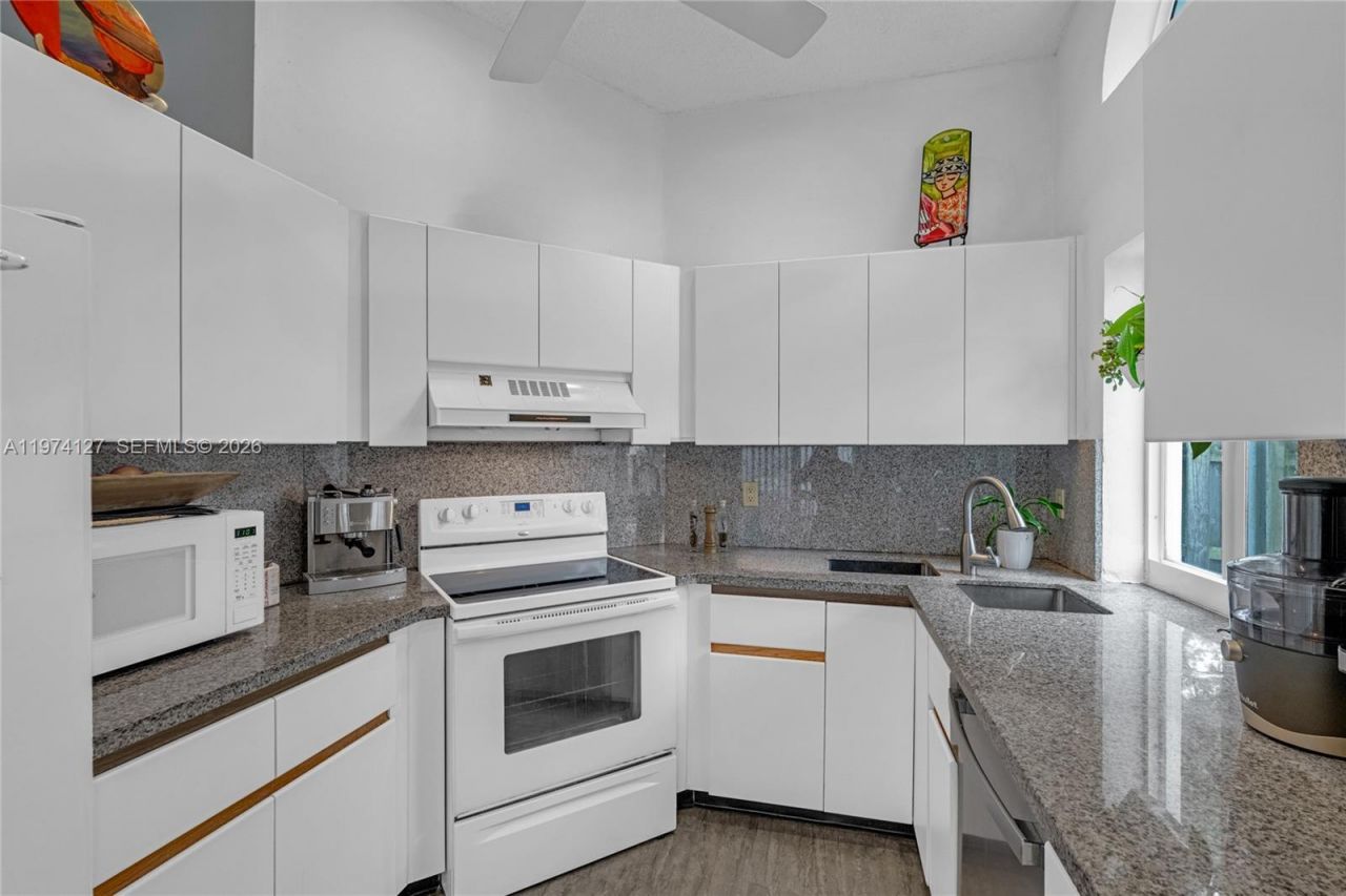 1361 Seagrape Cir , Weston, FL 33326 Photo