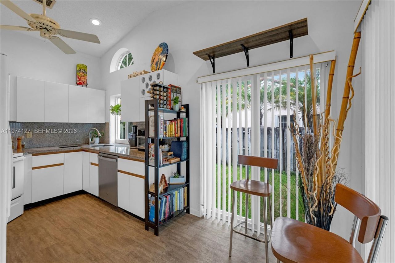 1361 Seagrape Cir , Weston, FL 33326 Photo