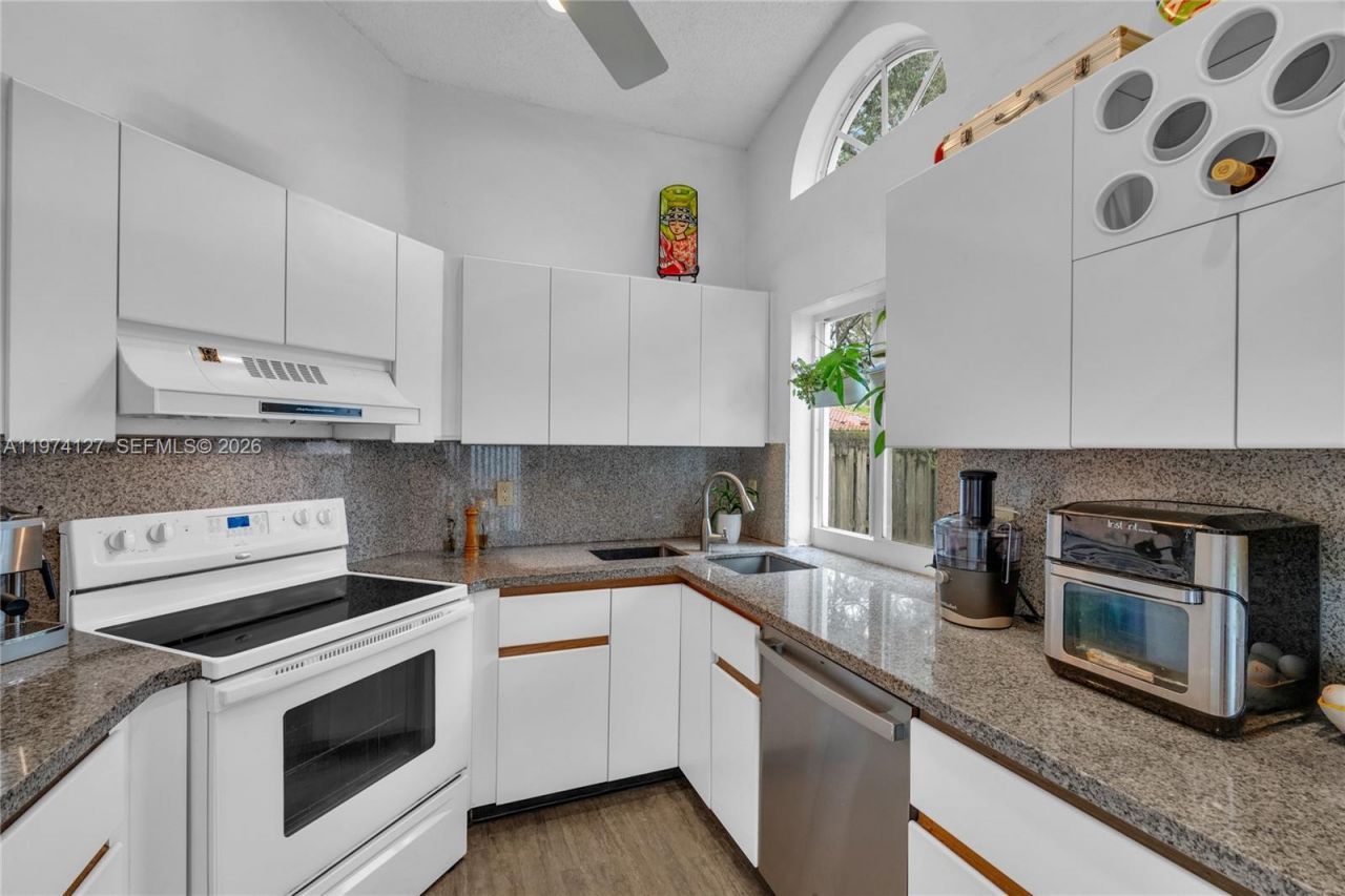 1361 Seagrape Cir , Weston, FL 33326 Photo