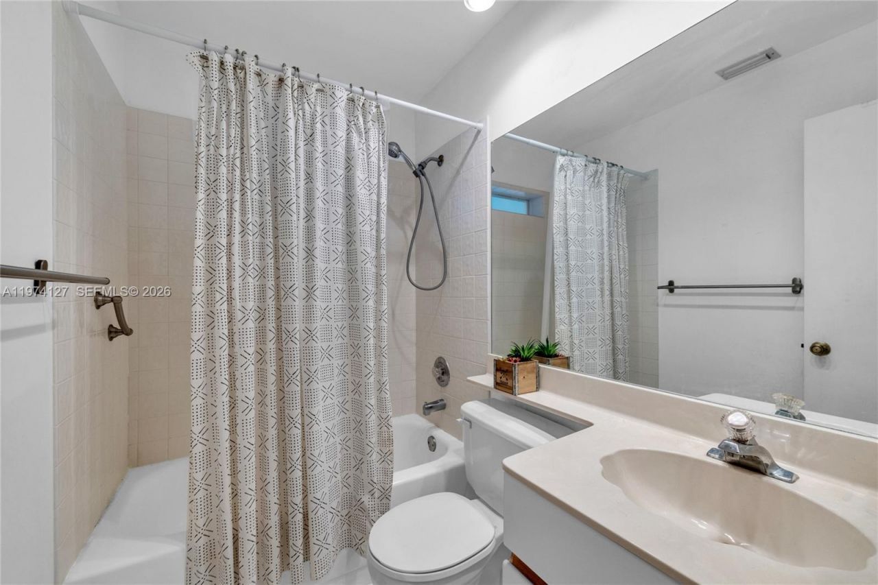 1361 Seagrape Cir , Weston, FL 33326 Photo