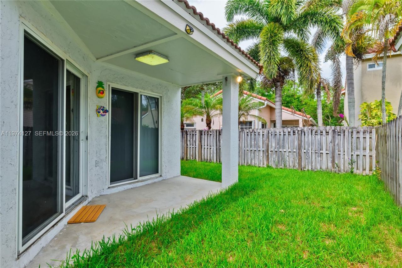 1361 Seagrape Cir , Weston, FL 33326 Photo