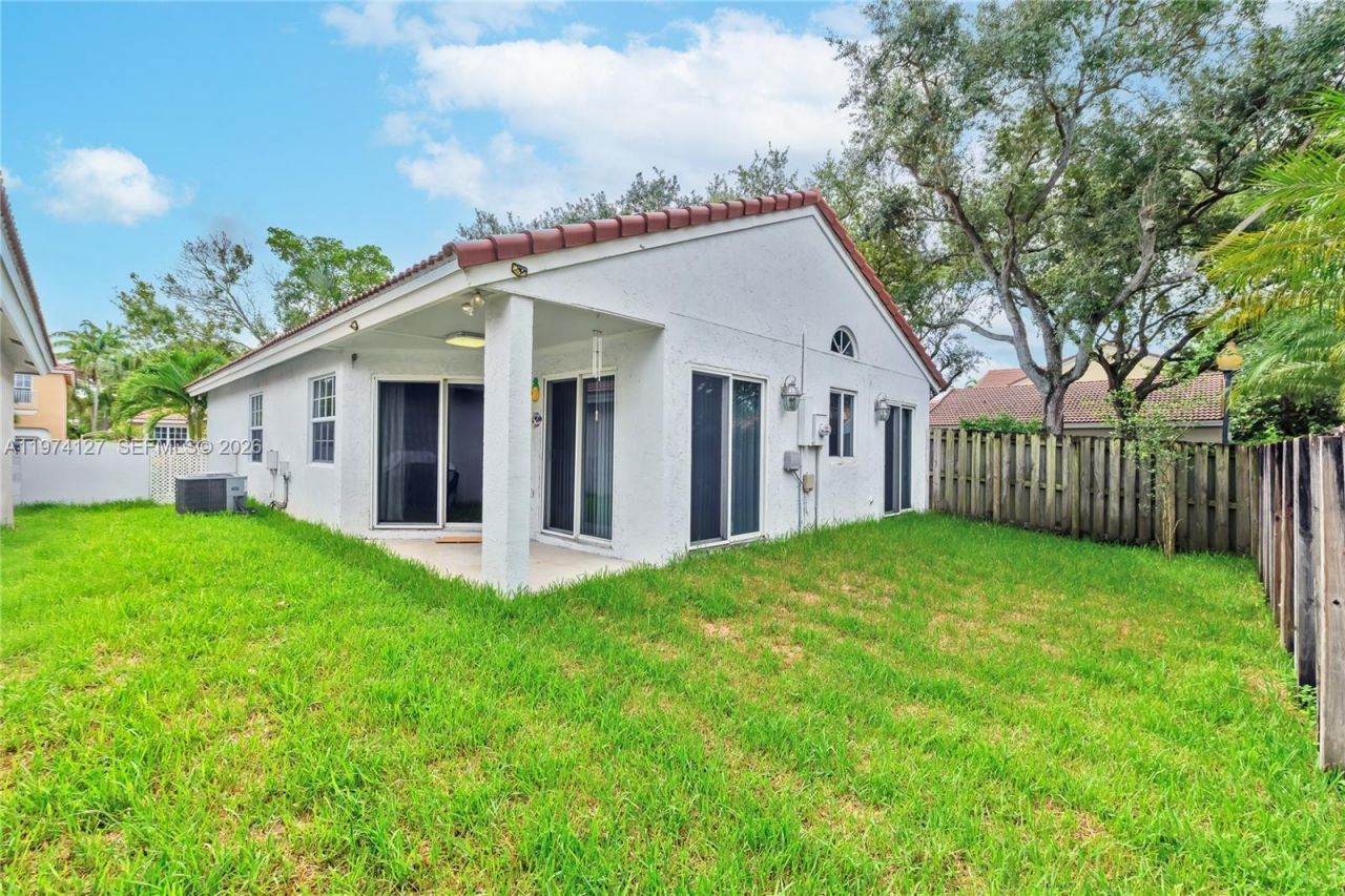 1361 Seagrape Cir , Weston, FL 33326 Photo