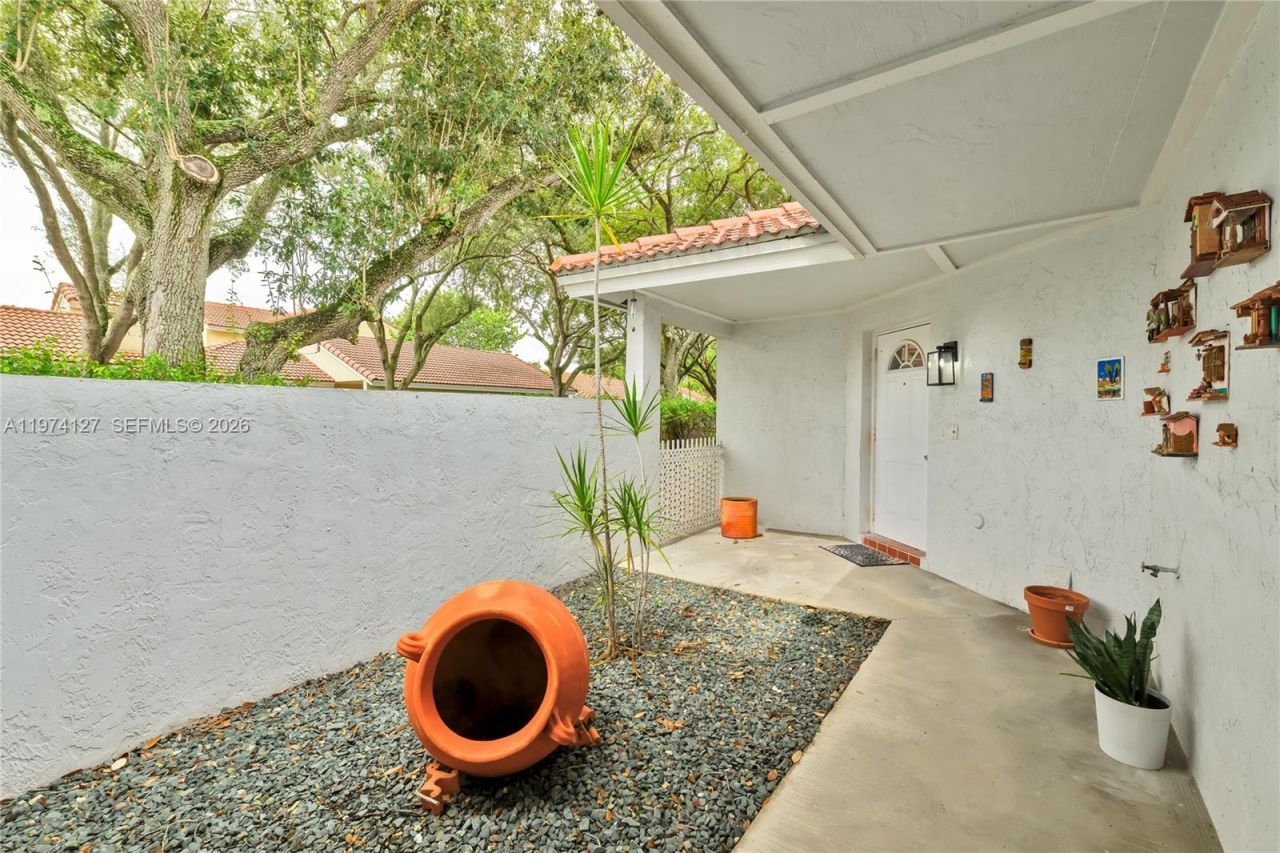 1361 Seagrape Cir , Weston, FL 33326 Photo