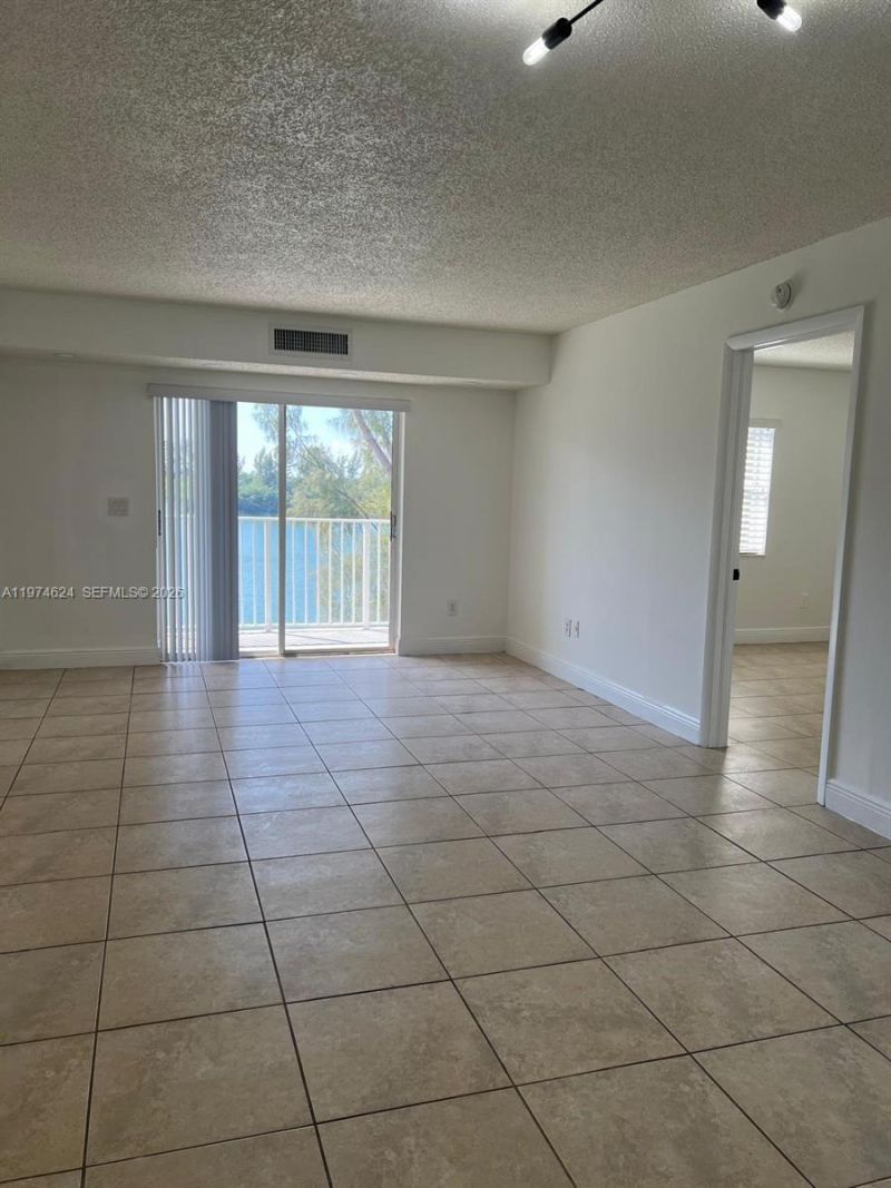 8240 SW 210th St, Unit 220, Cutler Bay, FL 33189 Photo