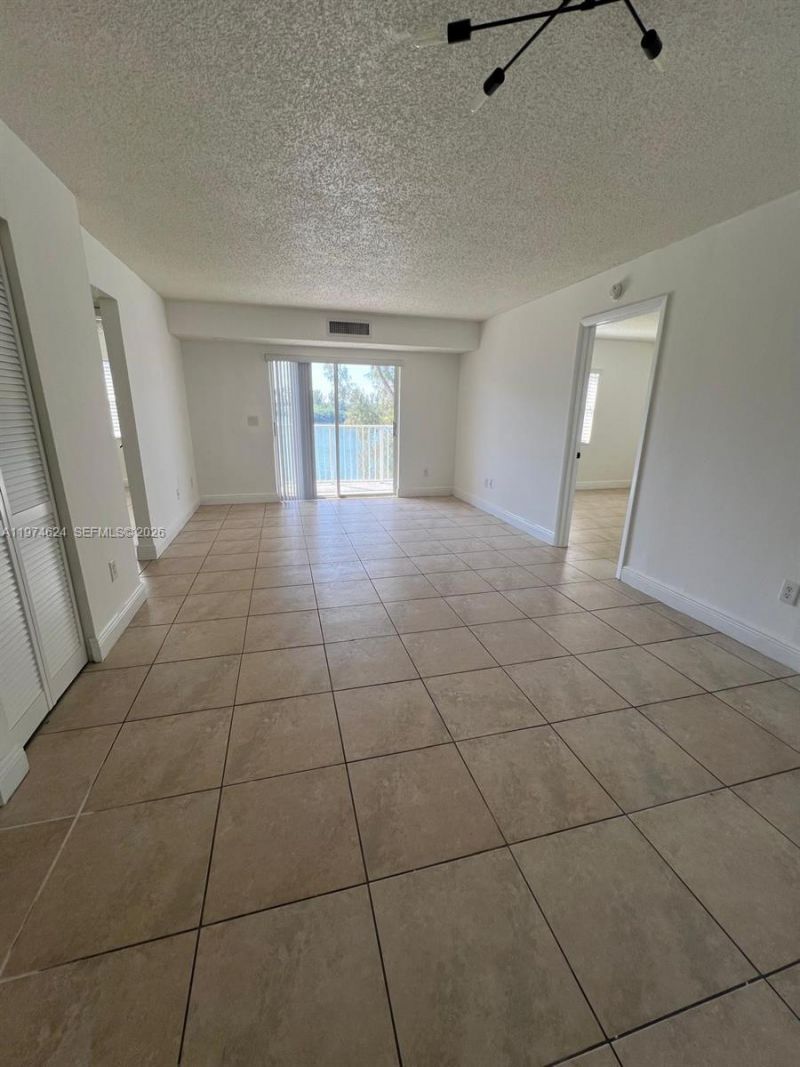 8240 SW 210th St, Unit 220, Cutler Bay, FL 33189 Photo