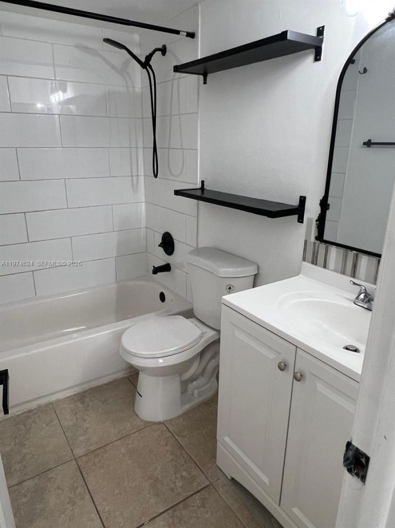 8240 SW 210th St, Unit 220, Cutler Bay, FL 33189 Photo