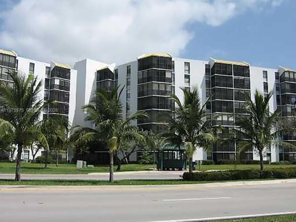 20500 W Country Club Dr , Unit 314, Aventura, FL 33180