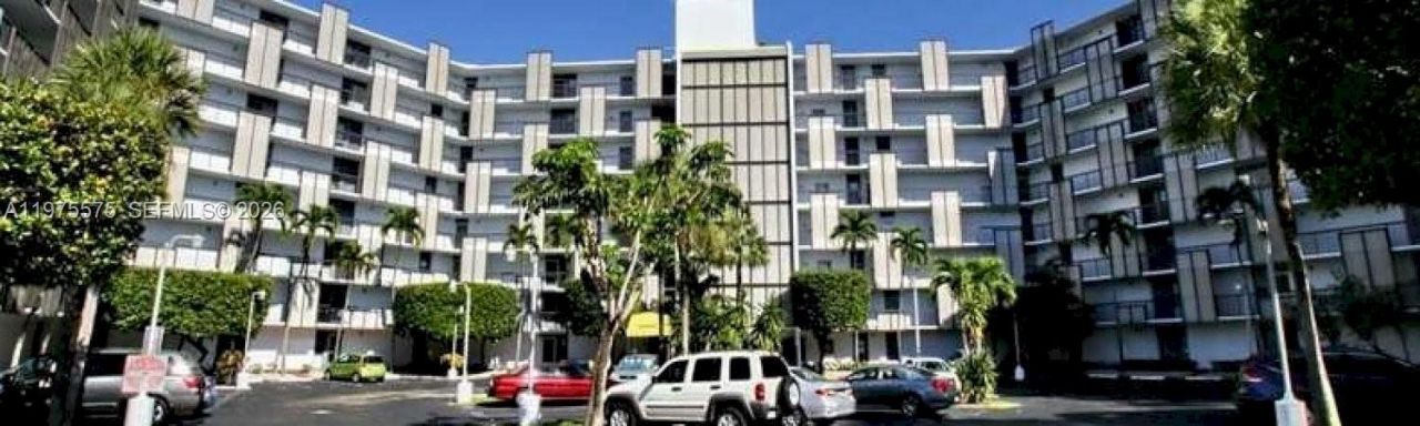 20500 W Country Club Dr , Unit 314, Aventura, FL 33180 Photo