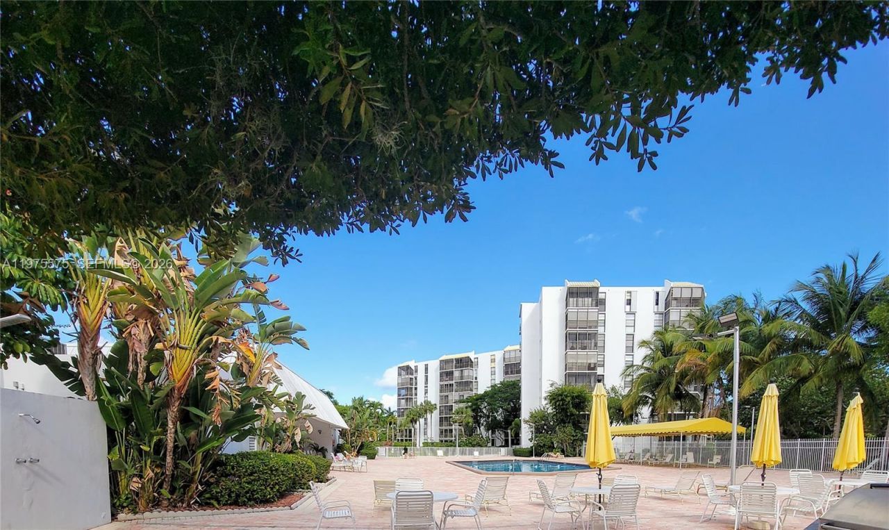 20500 W Country Club Dr , Unit 314, Aventura, FL 33180 Photo